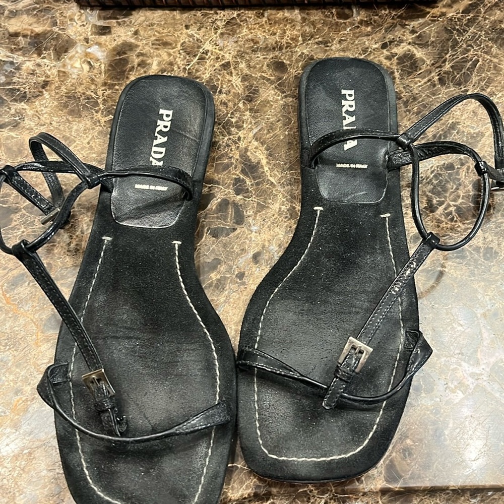 Prada - Picture 1 of 3